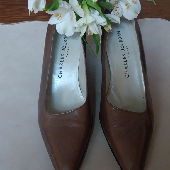 Charles Jourdan Shoes - Charles Jourdan Taupe Pump 7.5M.Vintage